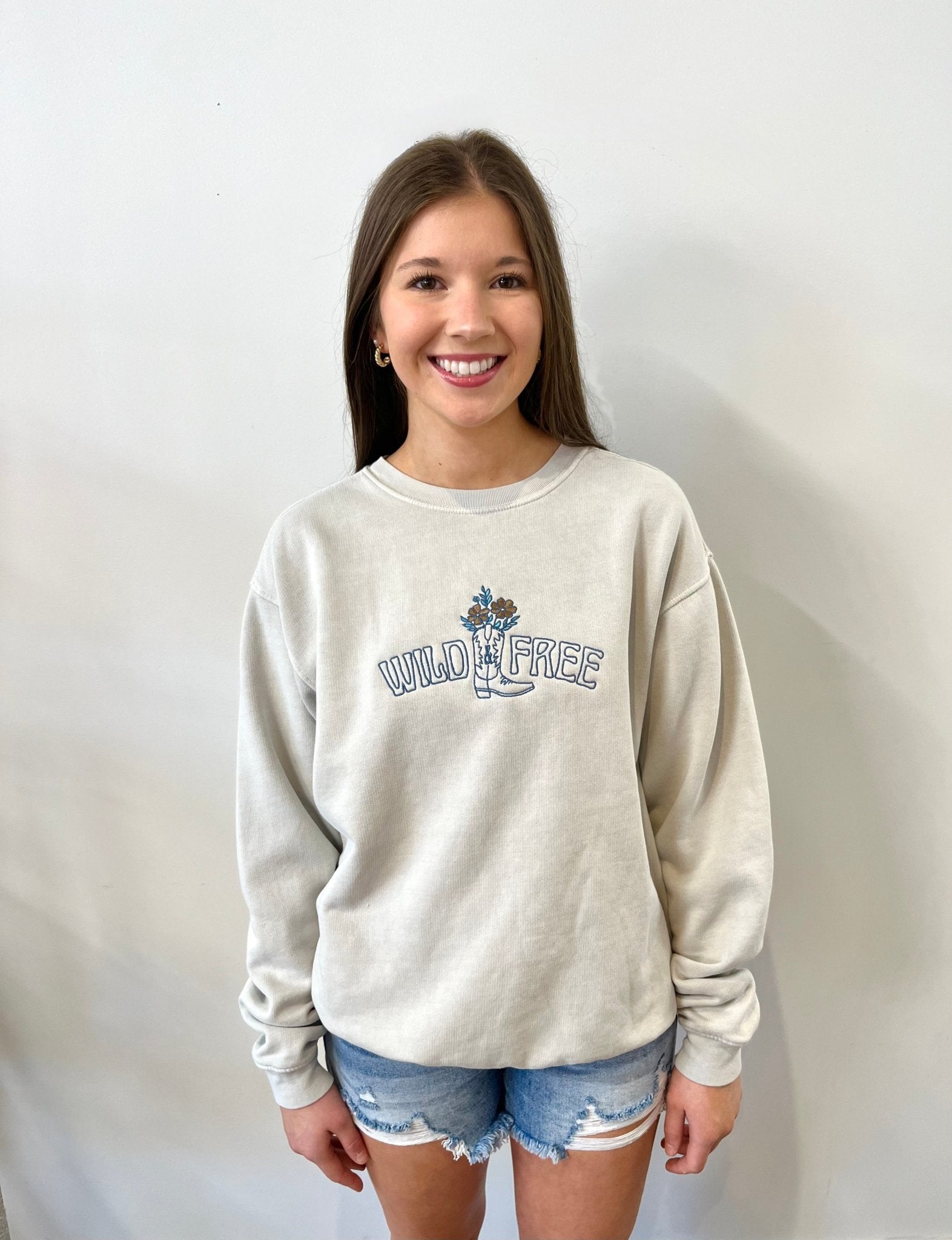 Wild & Free Boot Bouquet Crewneck - The Nines