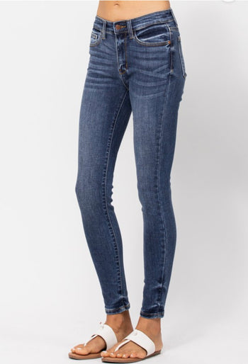 Judy Blue Mid Rise Classic Handsand Skinny Jeans