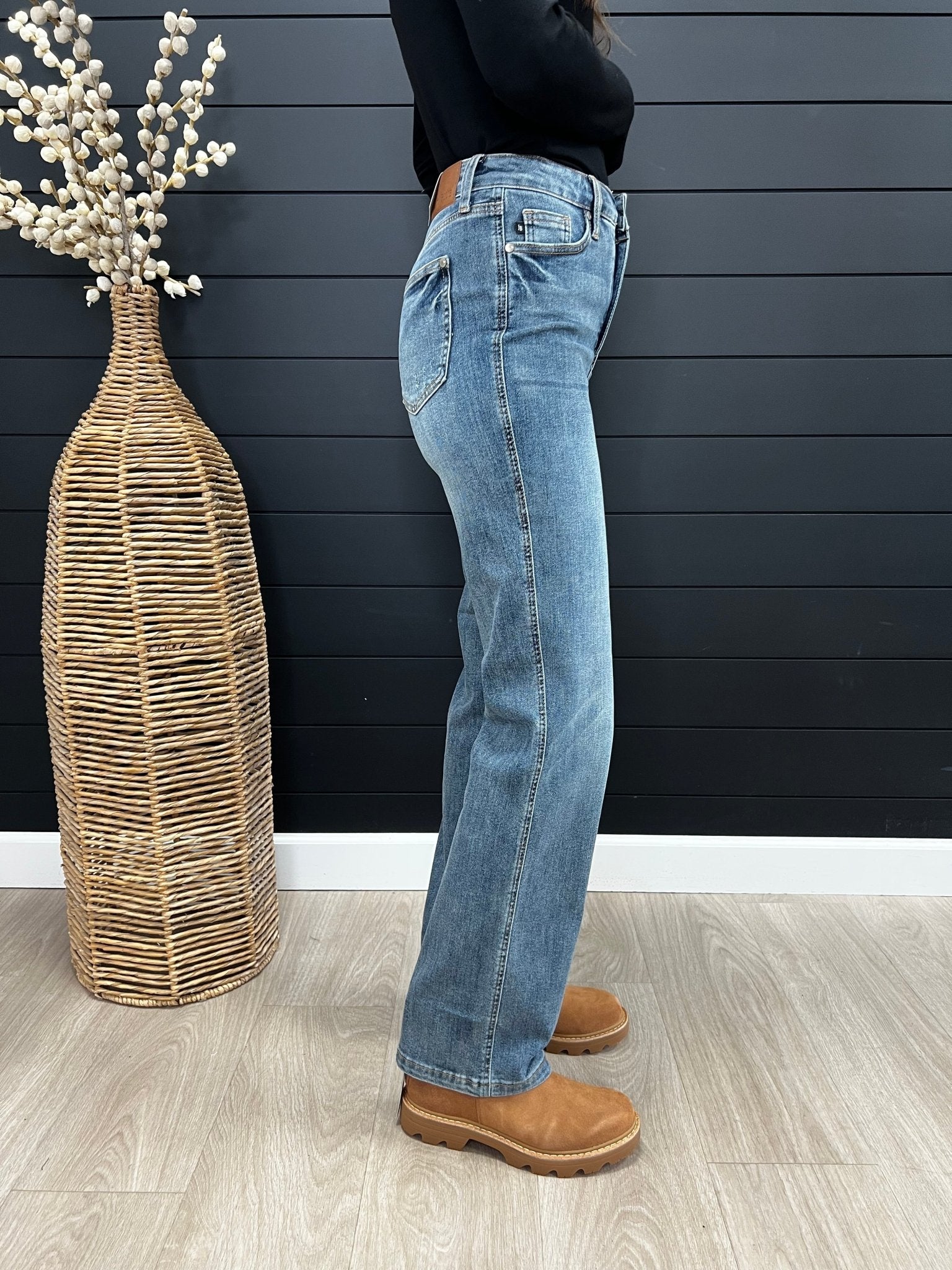 Judy Blue Classic Medium Wash Tummy Control Straight Jean - The Nines