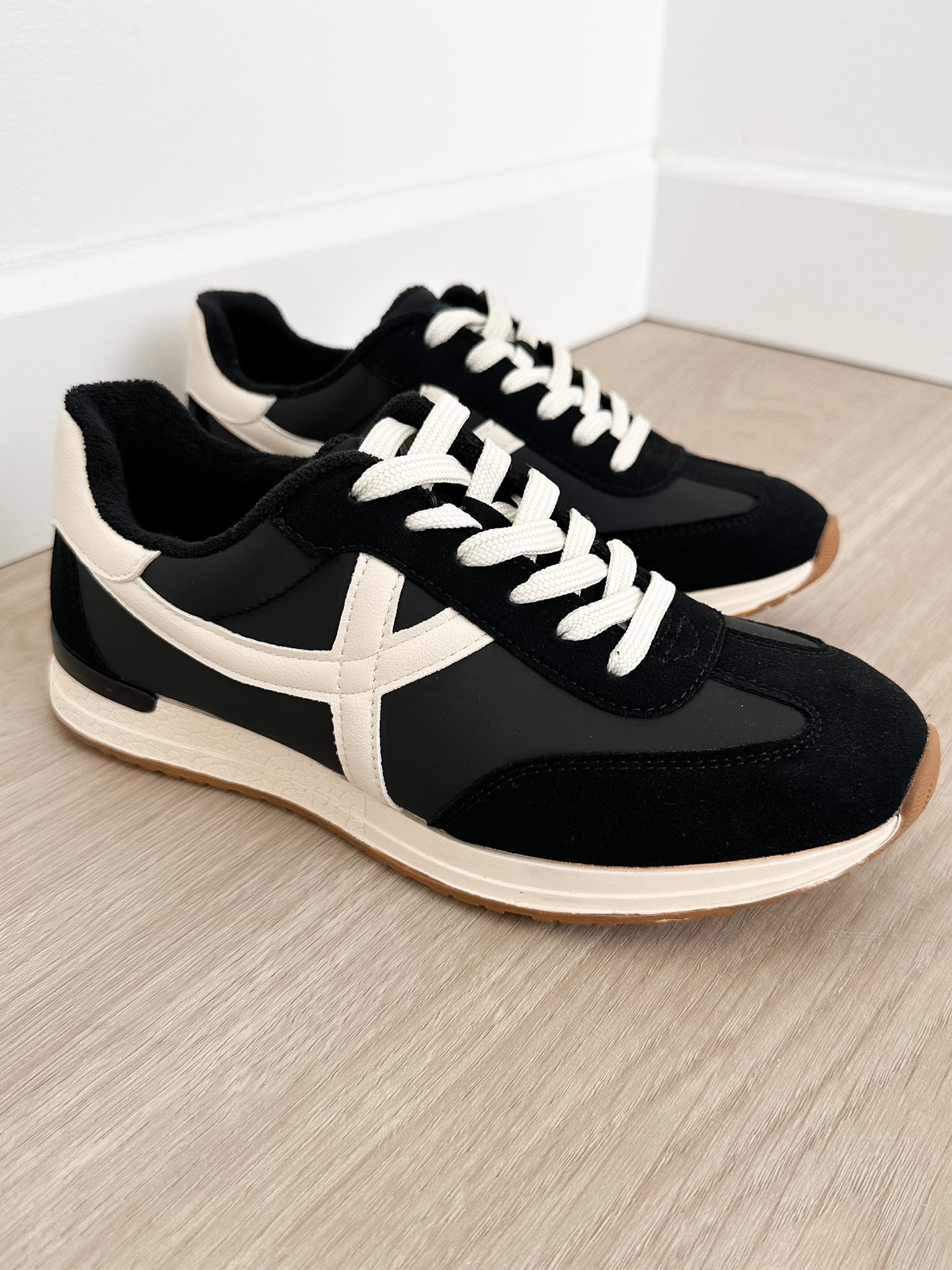DV Joque Sneaker - The Nines