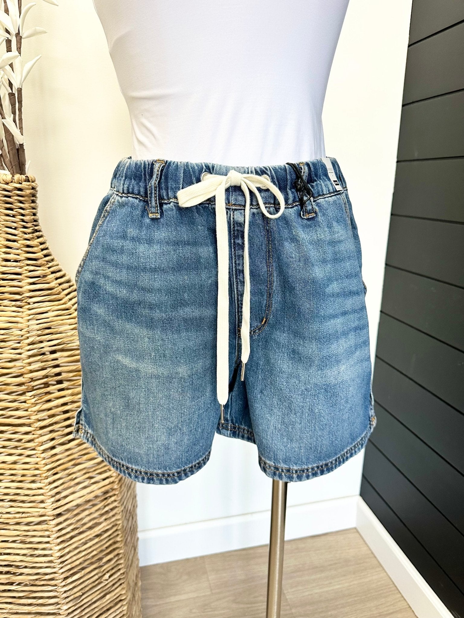 Judy Blue Medium Wash Featherweight Shorts - The Nines