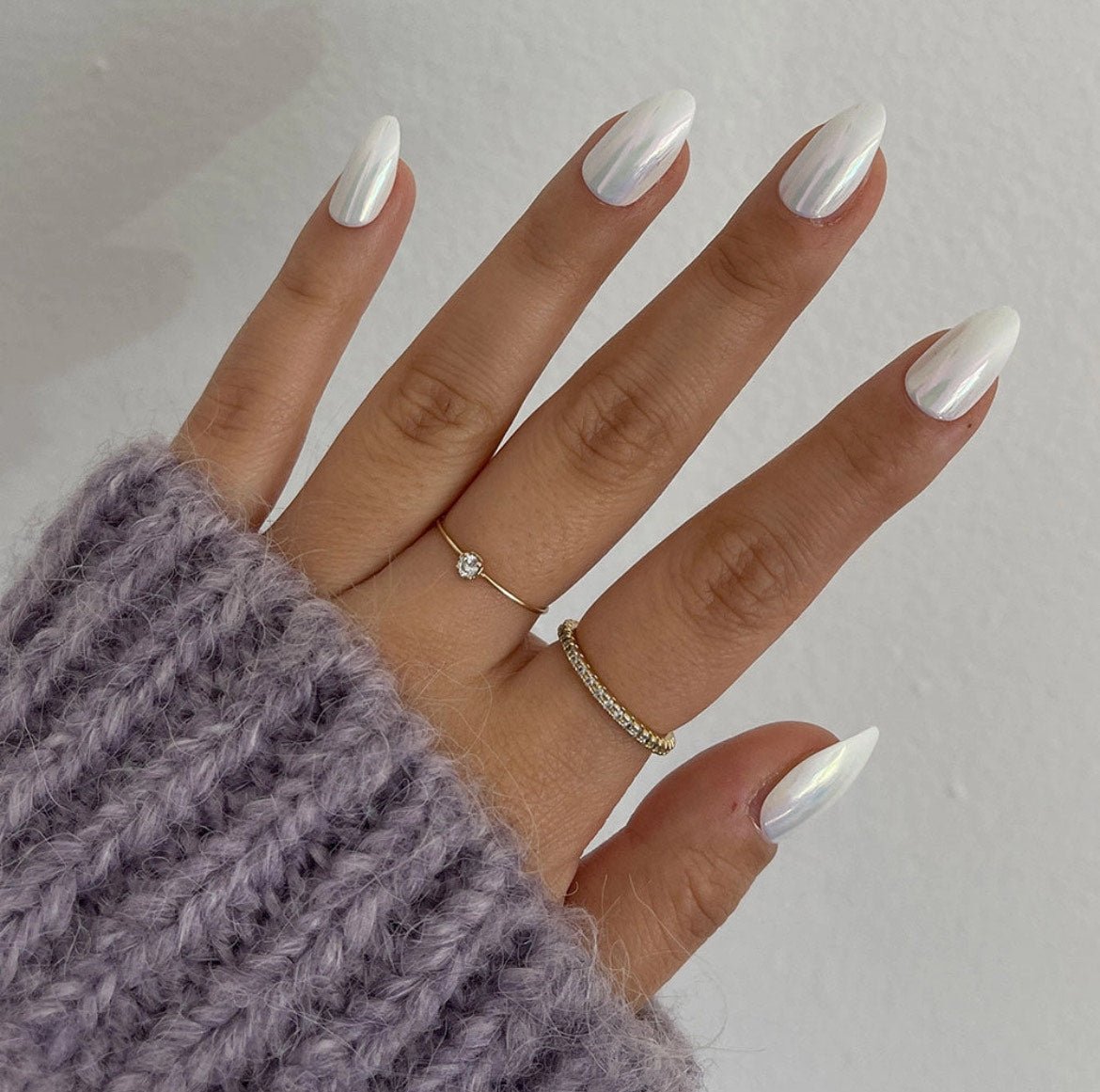 Glamnetic Moonlight Press - On Nails Pearlescent White Short Almond - The Nines