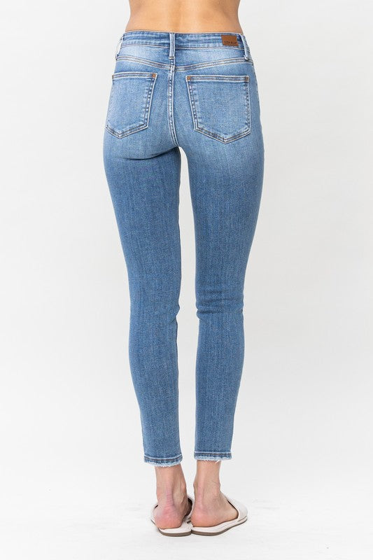 Judy Blue Mid Rise Vintage Medium Wash Skinny Jean