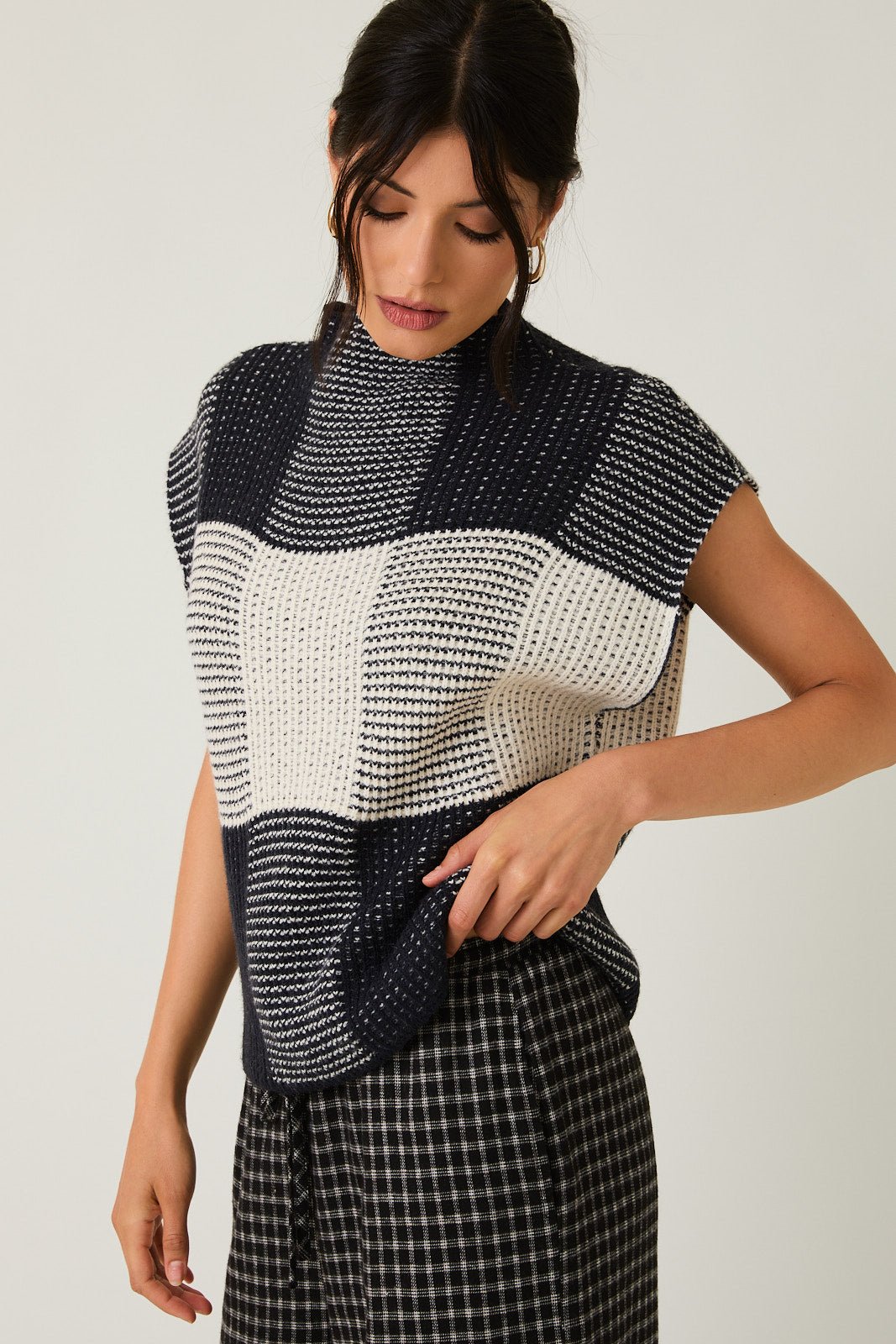 Black & Cream Plaid Sweater Top - The Nines