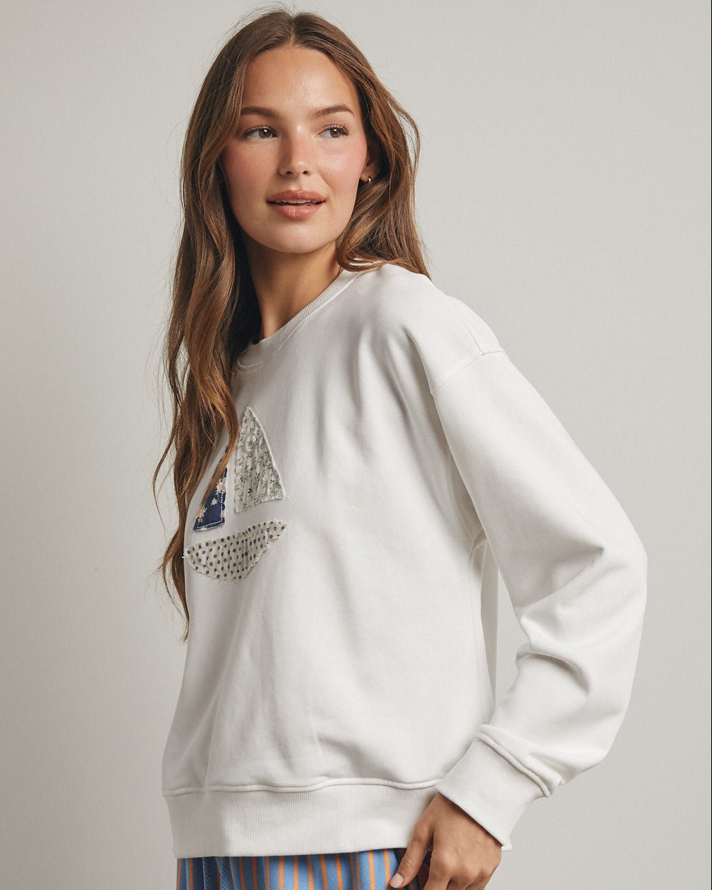 Patched Sailboat Off White & Blue Sweatshirt - The Nines