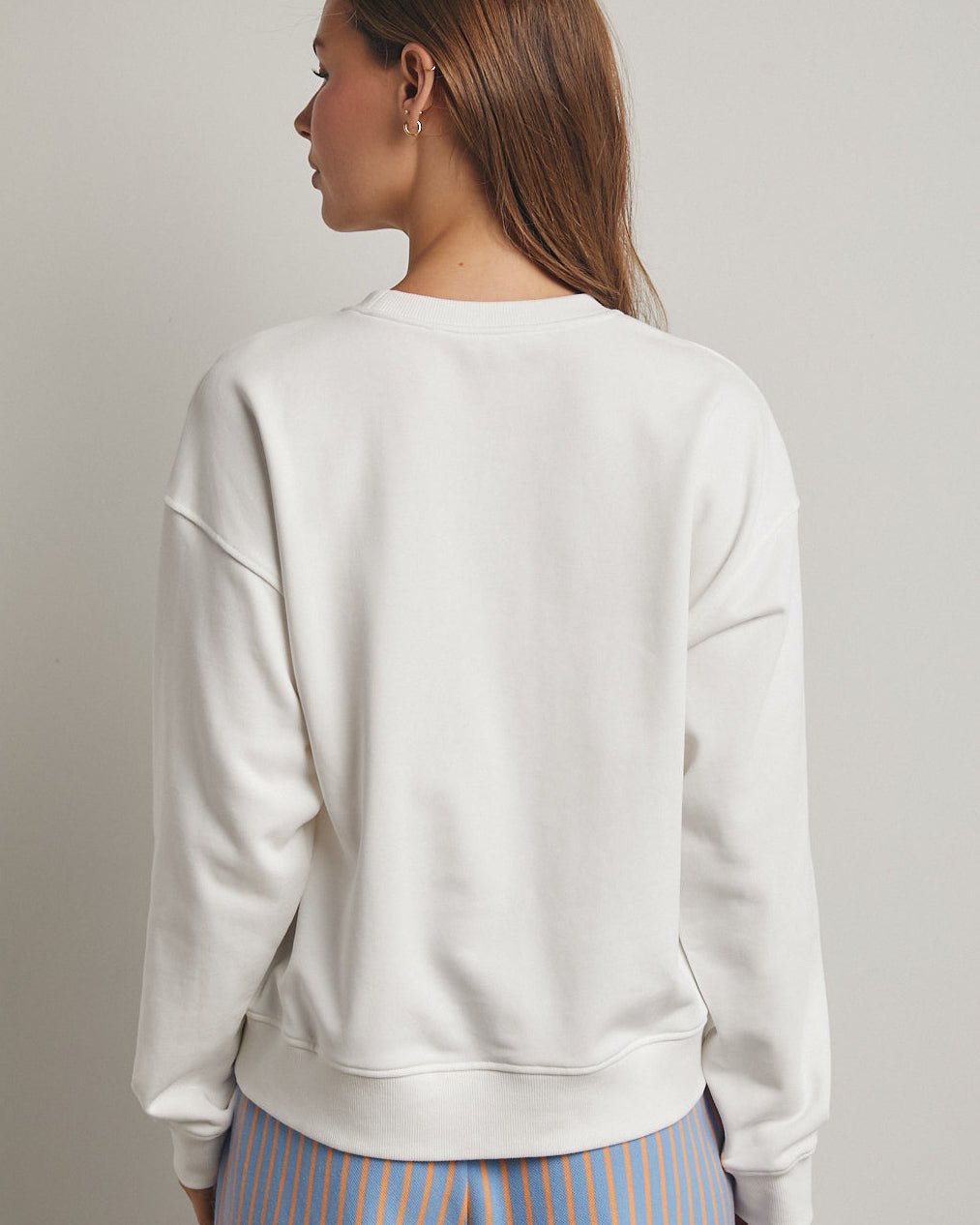 Patched Sailboat Off White & Blue Sweatshirt - The Nines