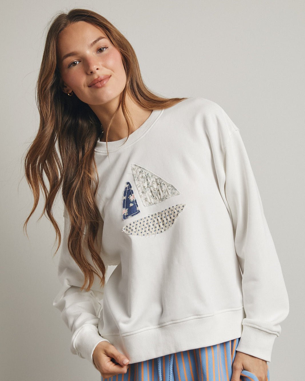 Patched Sailboat Off White & Blue Sweatshirt - The Nines