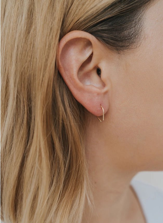 Minimalist Horseshoe Gold Earrings - The Nines