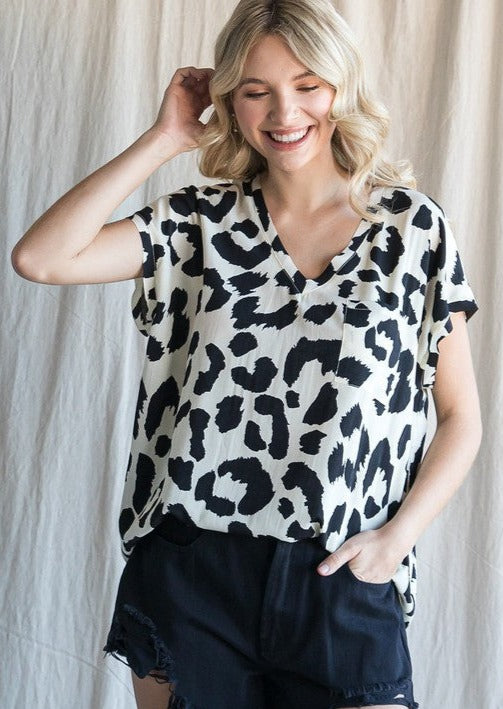 Relaxed fit Leopard Tops - 2 Colors!